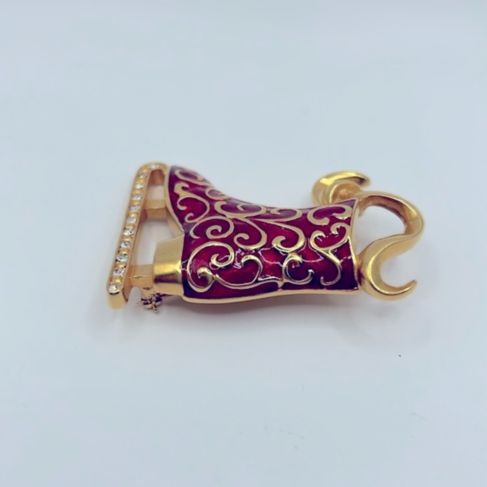 Vintage 1996 Trifari Signed Large Enamel Ice Skate Brooch Pendant - Picture 3 of 9